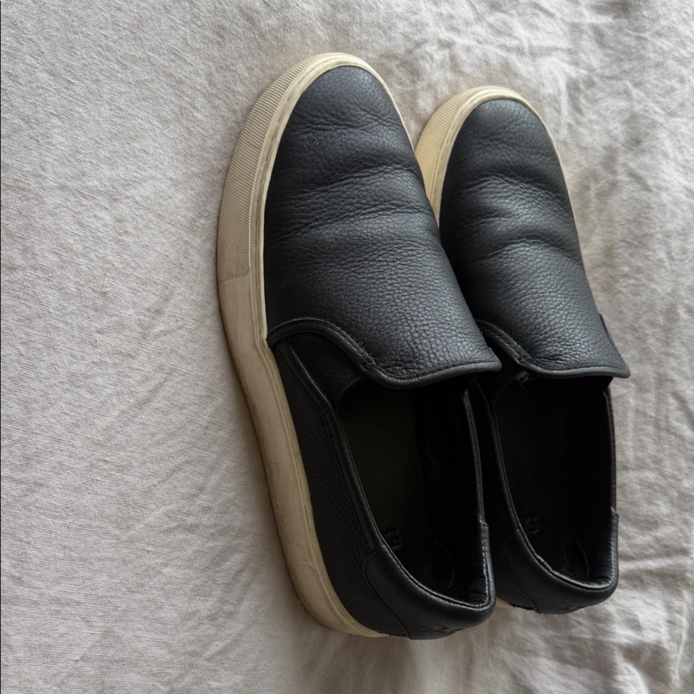 UGG Leather Slip-On Sneakers – Black – Women’s Size 7